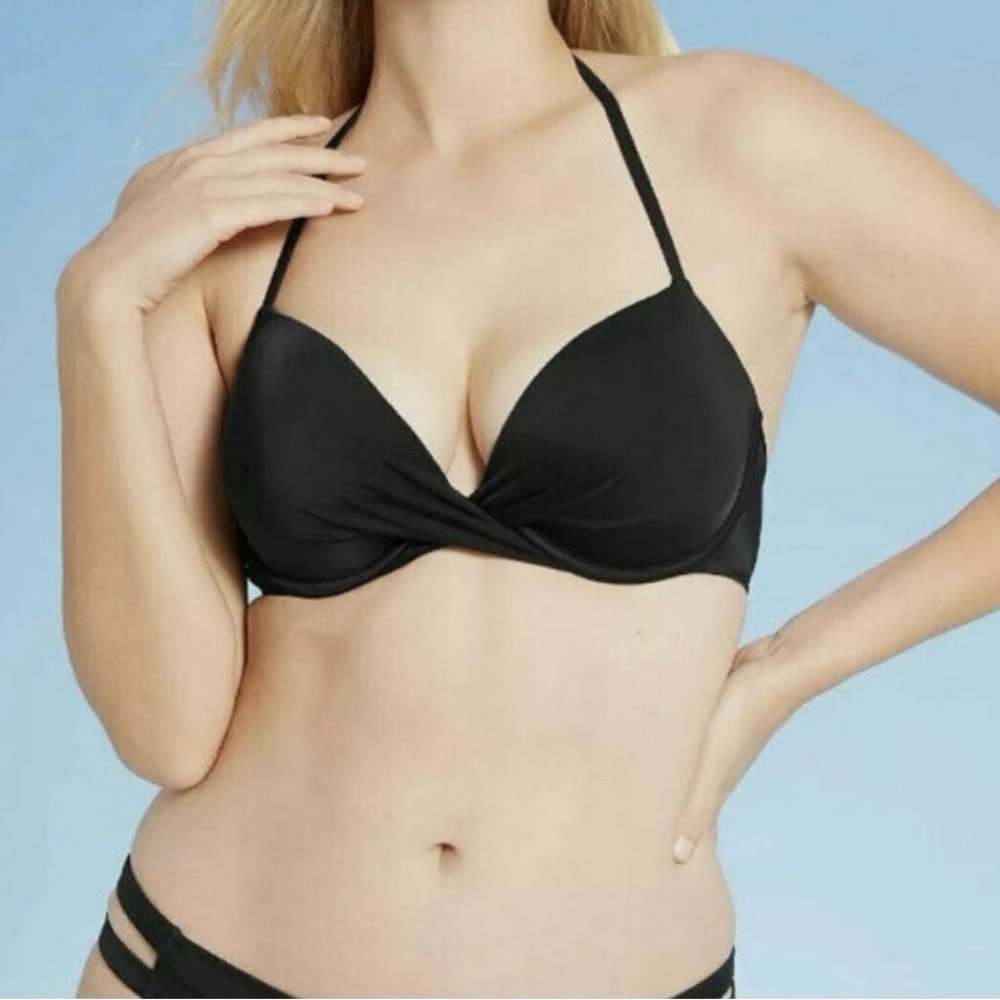 Shade & Shore Twist Front Bikini Top